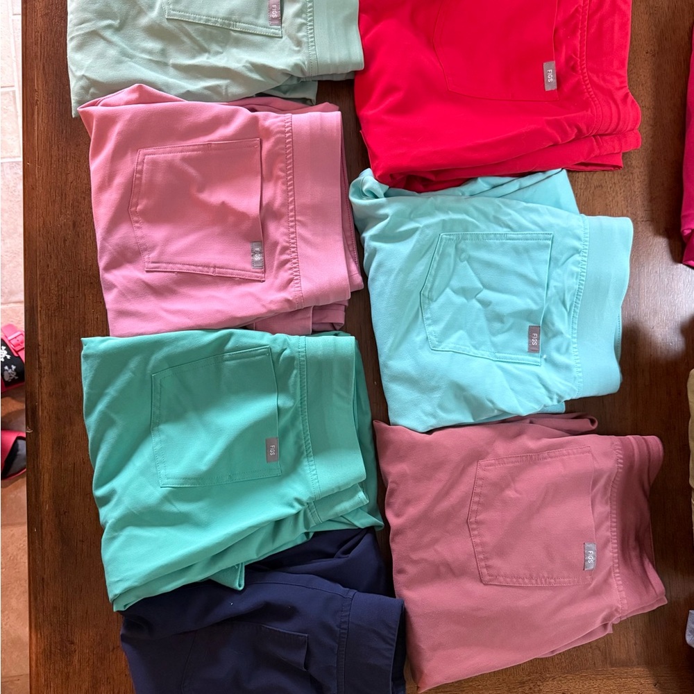 Lot of 7 women’s Figs MT jogger pants